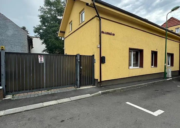 Apartamente de inchiriat Lucky House